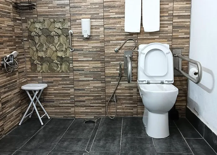 Gira ゲストハウス 3*